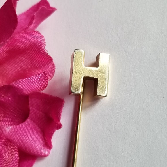 Vintage letter H stickpin gold tone monogram alphabet initial stick pin - Picture 1 of 6